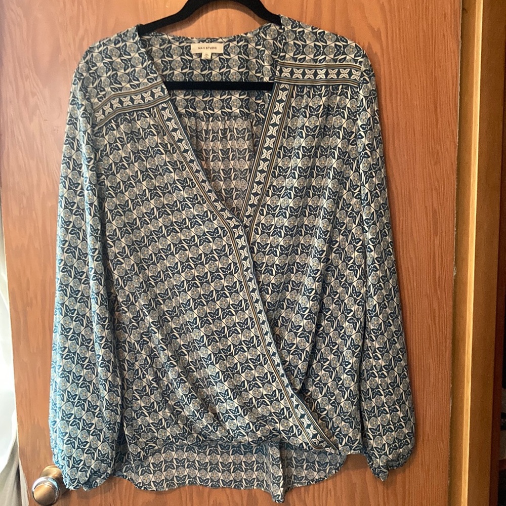 Max Studio Women’s long sleeved top